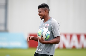 Jemerson durante treino desta quinta-feira no CT Joaquim Grava