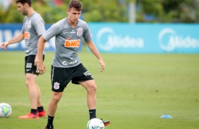 Lucas Piton durante treino desta quinta-feira no CT Joaquim Grava