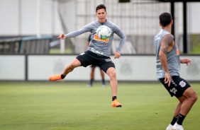 Mateus Vital durante treino desta quinta-feira no CT Joaquim Grava