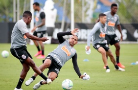 Otero e Cazares durante treino desta quinta-feira no CT Joaquim Grava