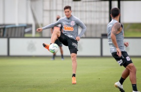 Vital durante treino desta quinta-feira no CT Joaquim Grava