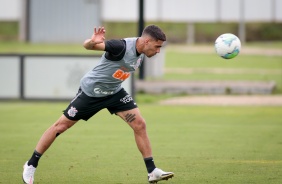 Volante Gabriel durante treino desta quinta-feira no CT Joaquim Grava