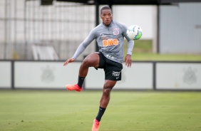 Xavier durante treino desta quinta-feira no CT Joaquim Grava