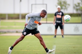 Zagueiro Marllon durante treino desta quinta-feira no CT Joaquim Grava