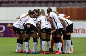 Elenco corinthiano durante partida contra a Ferroviria pelo Paulisto Feminino