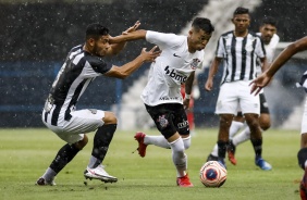 Adson durante duelo contra o Santos, pelo Campeonato Paulista Sub-20