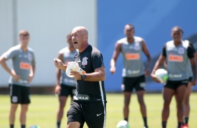 Flvio de Oliveira e elenco seguem treinando para jogo diante o Gois, pelo Brasileiro