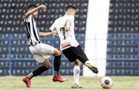 Matheus Arajo durante duelo contra o Santos, pelo Campeonato Paulista Sub-20
