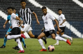 Vitinho durante duelo contra o Santos, pelo Campeonato Paulista Sub-20