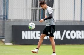 Fagner durante treino desta quarta-feira no CT Joaquim Grava