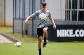 Lucas Piton durante treino desta quarta-feira no CT Dr. Joaquim Grava