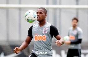 Volante Xavier durante treino desta quarta-feira no CT Joaquim Grava