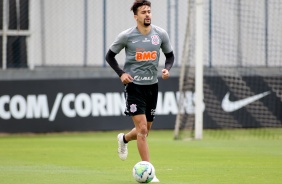 Zagueiro Lo Santos durante treino desta quarta-feira no CT Joaquim Grava