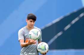 Araos durante treino desta quarta-feira no CT Joaquim Grava
