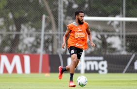 Everaldo durante treino desta quarta-feira no CT Joaquim Grava