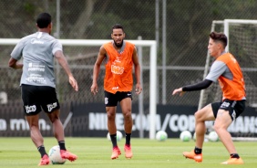 Everaldo durante treino desta quarta-feira no CT Joaquim Grava