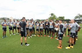 Mancini e elenco do Corinthians no treinamento desta véspera de Natal no CT Joaquim Grava