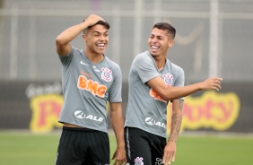 Os jovens Roni e Gabriel Pereira no treinamento desta vspera de Natal no CT Joaquim Grava