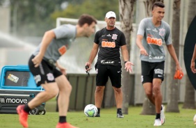 Preparador fsico do Timo no treinamento desta vspera de Natal no CT Joaquim Grava