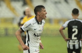 Mateus Vital marcou o segundo gol do Corinthians diante o Botafogo, no Engenho