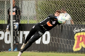 Treino de goleiros do Corinthians neste sbado no CT Joaquim Grava