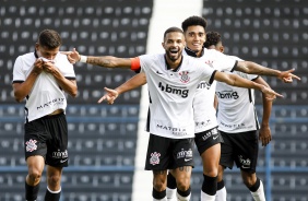 Vitinho, Du e companheiros durante final do Campeonato Paulista Sub-20