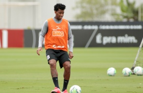 Zagueiro Gil no último treino antes do jogo contra o Botafogo