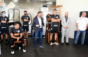 Duilio conversa com elenco corinthiano no primeiro treino do ano