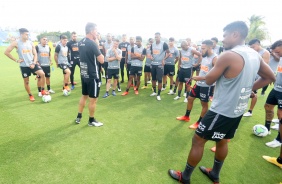 Mancini conversa com elenco no primeiro treino do Corinthians em 2021