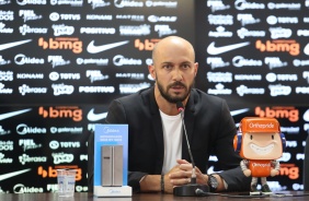 Alessandro durante coletiva de imprensa no CT Joaquim Grava