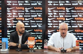 Alessandro e Roberto durante coletiva de imprensa no CT Joaquim Grava