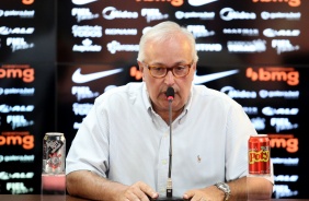 Roberto de Andrade durante coletiva de imprensa no CT Dr. Joaquim Grava