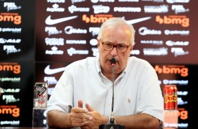 Roberto de Andrade em coletiva de imprensa no CT Joaquim Grava