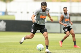 Bruno Mndez no treino do Corinthians desta quinta-feira no CT Joaquim Grava