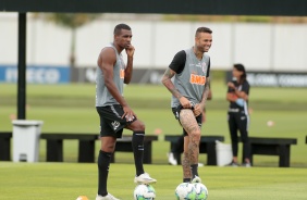 Marllon e Luan no treino do Corinthians desta quinta-feira no CT Joaquim Grava
