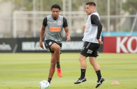 derson e Ramiro durante treinamento do Corinthians, no CT