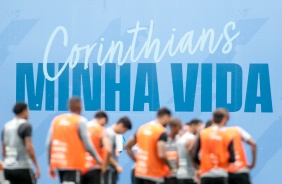 Elenco durante treinamento do Corinthians, no CT