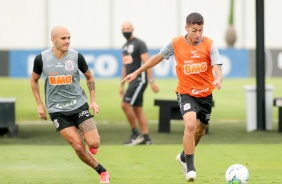 Fbio e Gabriel Pereira durante treinamento do Corinthians, no CT