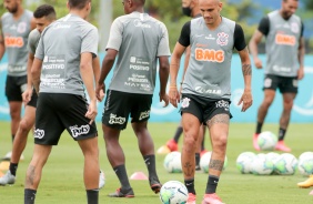 Fbio Santos e companheiros durante treinamento do Corinthians, no CT