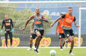 Raul Gustavo e Luan durante treinamento do Corinthians, no CT