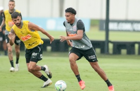 Camacho e derson durante penltimo treino do Corinthians antes do jogo contra o Fluminense