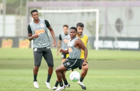 J, Cazares e Camacho durante penltimo treino do Corinthians antes do jogo contra o Fluminense
