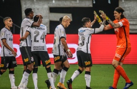 Cssio se juntou aos companheiros para comemorar o gol de Fagner