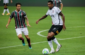 J durante o primeiro tempo da partida contra o Fluminense