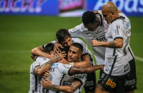 Jogadores do Corinthians comemoram gol contra o Fluminense