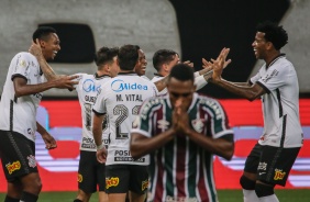 Jogadores do Timo na comemorao do gol de Fagner contra o Fluminense