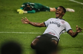 Cazares comemora seu gol contra o Fluminense na Neo Química Arena