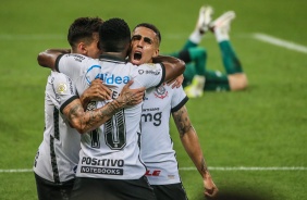 Cazares e Gabriel comemoram gol contra o Fluminense