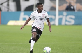 Cazares em ação no jogo contra o Fluminense