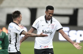 Jô durante o jogo contra o Fluminense
